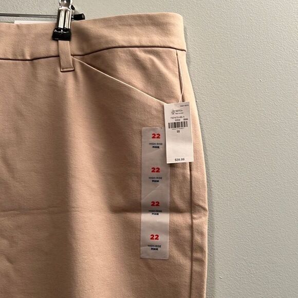Old Navy Women's High Rise Pixie Never Fade Secret Slim Pockets Nude Size 22 - Picture 2 of 7